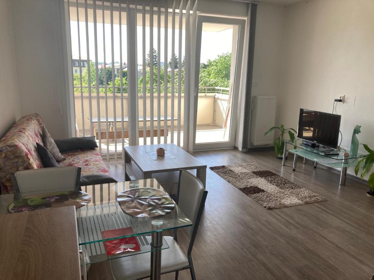 Apartman Edita - Byt S Terasou A Parkovacim Stanim, Topolova, Olomouc Apartment Luaran gambar