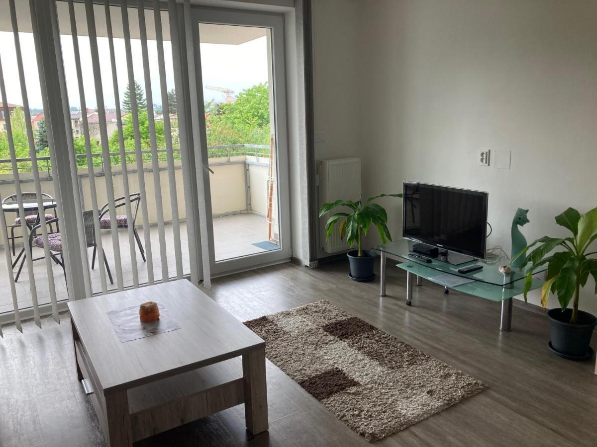 Apartman Edita - Byt S Terasou A Parkovacim Stanim, Topolova, Olomouc Apartment Luaran gambar