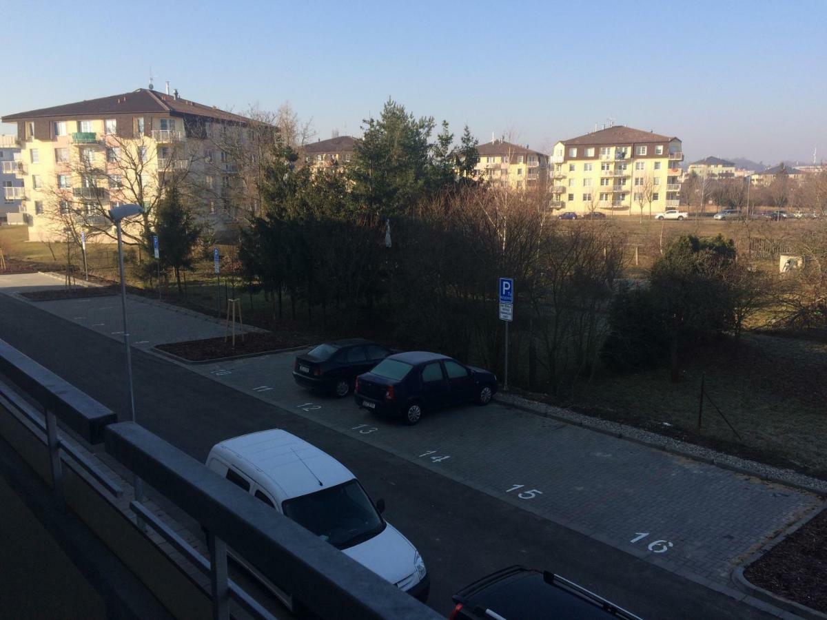 Apartman Edita - Byt S Terasou A Parkovacim Stanim, Topolova, Olomouc Apartment Luaran gambar
