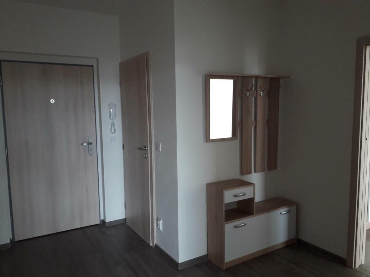 Apartman Edita - Byt S Terasou A Parkovacim Stanim, Topolova, Olomouc Apartment Luaran gambar
